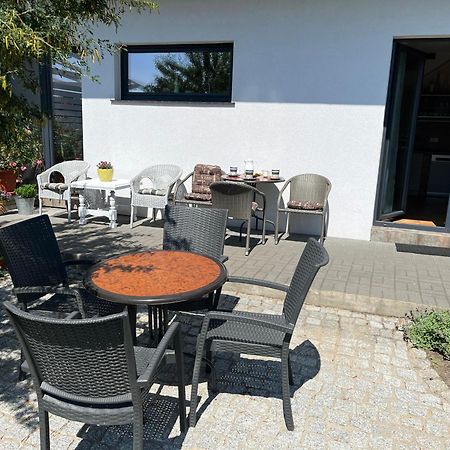Dom W Trawach Apartment Smoldziński Las Bagian luar foto