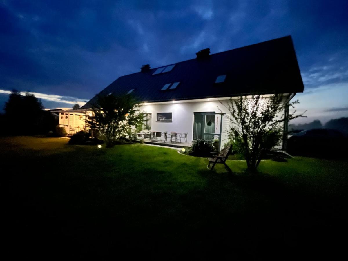 Dom W Trawach Apartment Smoldziński Las Bagian luar foto