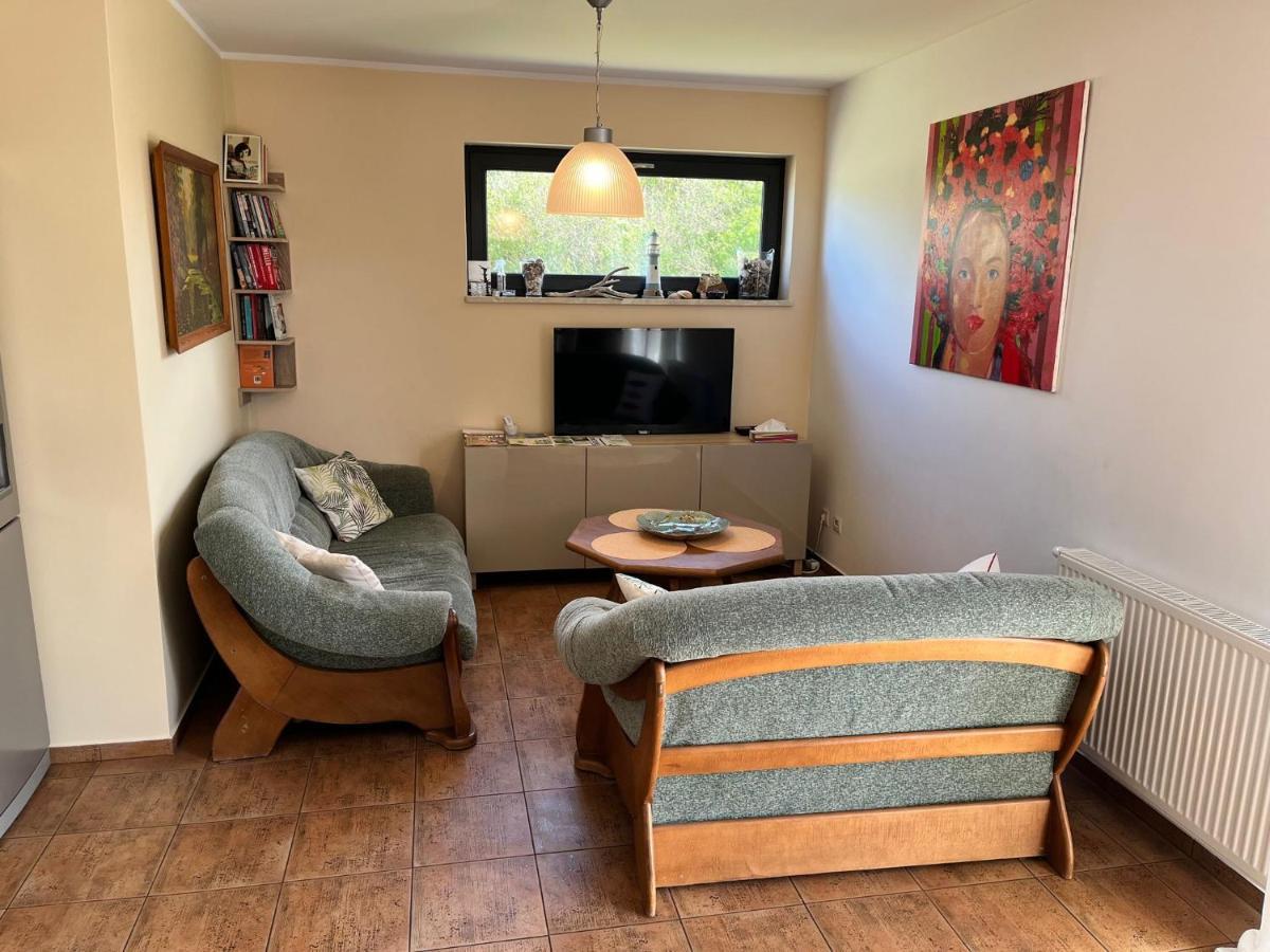 Dom W Trawach Apartment Smoldziński Las Bagian luar foto