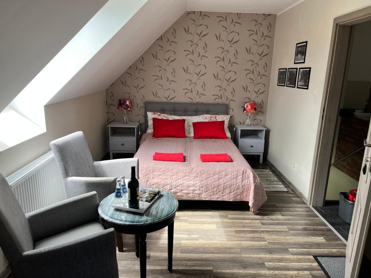 Dom W Trawach Apartment Smoldziński Las Ruang foto