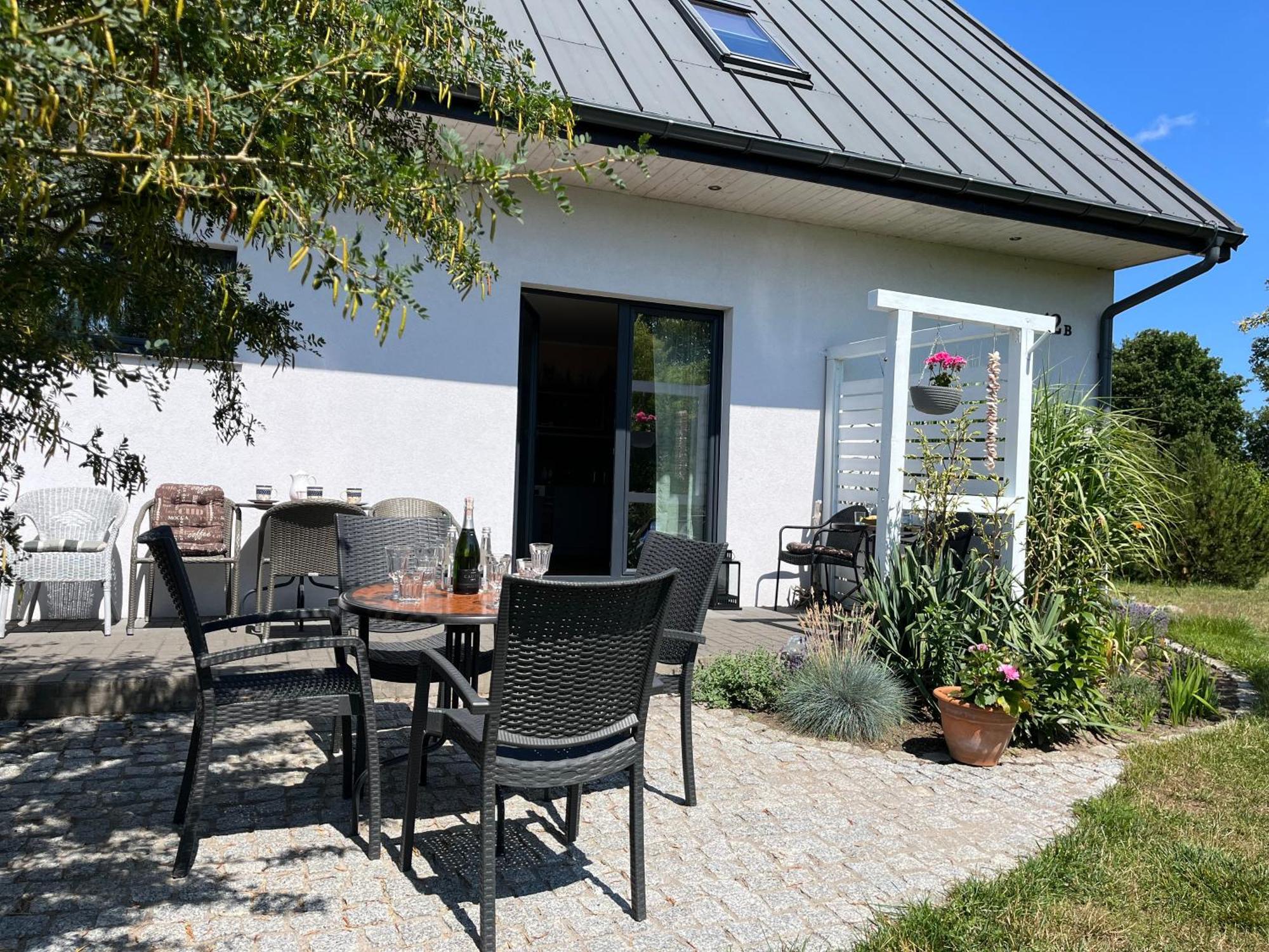 Dom W Trawach Apartment Smoldziński Las Bagian luar foto
