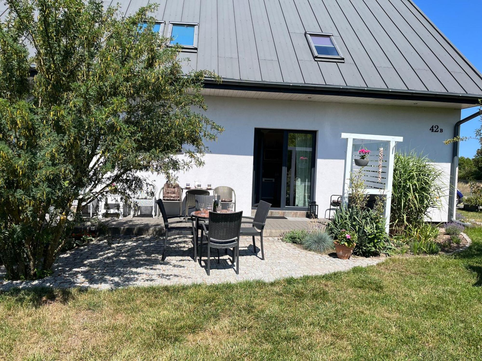 Dom W Trawach Apartment Smoldziński Las Bagian luar foto