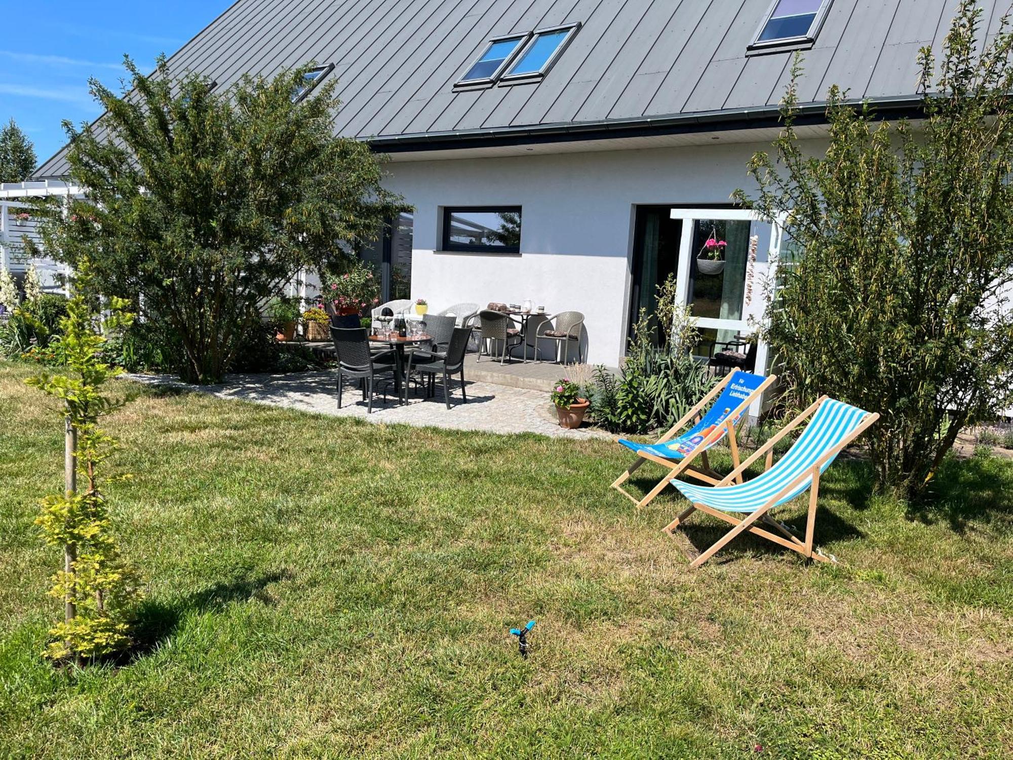 Dom W Trawach Apartment Smoldziński Las Bagian luar foto